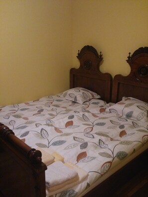 Cottage | 1 bedroom, desk, bed sheets