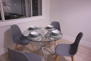 In-room dining - Airport Stays (Hayes)