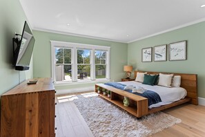 3 slaapkamers, een strijkplank/strijkijzer, gratis wifi, beddengoed