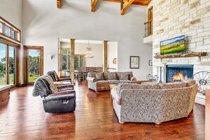 TV, fireplace - C L Ranch - Luxury estate with pool, hot tub, and outdoor kitchen! (Fischer)
