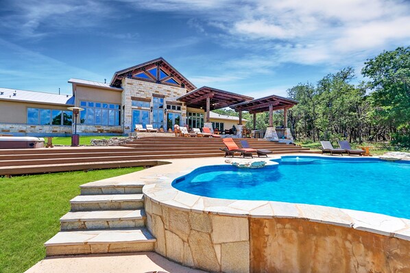 Pool - C L Ranch - Luxury estate with pool, hot tub, and outdoor kitchen! (Fischer)