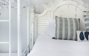 2 slaapkamers, een strijkplank/strijkijzer, wifi, beddengoed