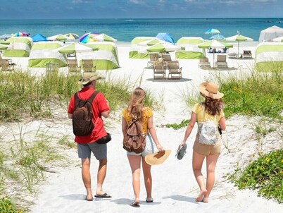 Waterfront Beauty: Sleeps 15, Heated Pool, Private Dock, Near Beach