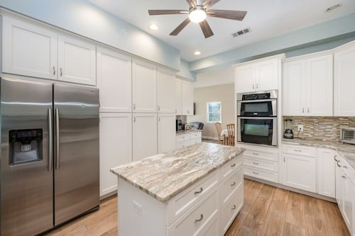 Waterfront Beauty: Sleeps 15, Heated Pool, Private Dock, Near Beach