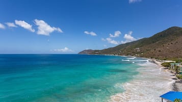 Beach nearby, sun-loungers, beach towels
