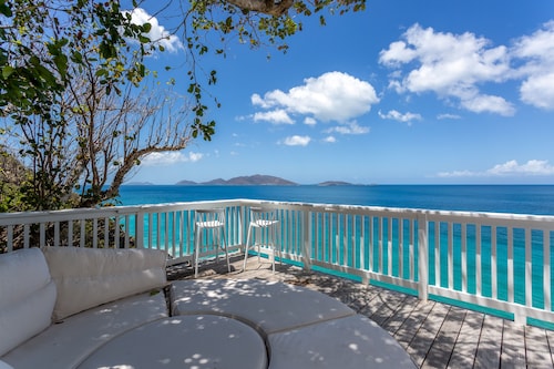 CLIFF HOUSE ONE  spectacular design, 2 min walk to 2 beaches, surf & restaurants