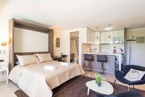 1 bedroom, iron/ironing board, WiFi, bed sheets - Wynwood Studio - Pool, Gym, Mall & Wifi (Vitacura)