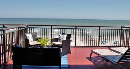 Gorgeous View Oceanfront Condo w/ Hug Sundeck Balcony