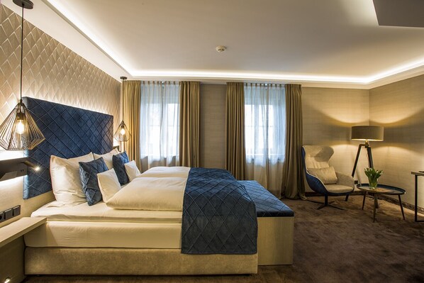 Deluxe-Doppelzimmer | Zimmersafe, individuell dekoriert, Schreibtisch