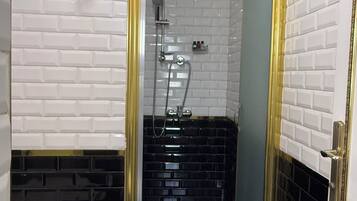 Design Double Room | Bathroom | Shower, free toiletries, hair dryer, bathrobes
