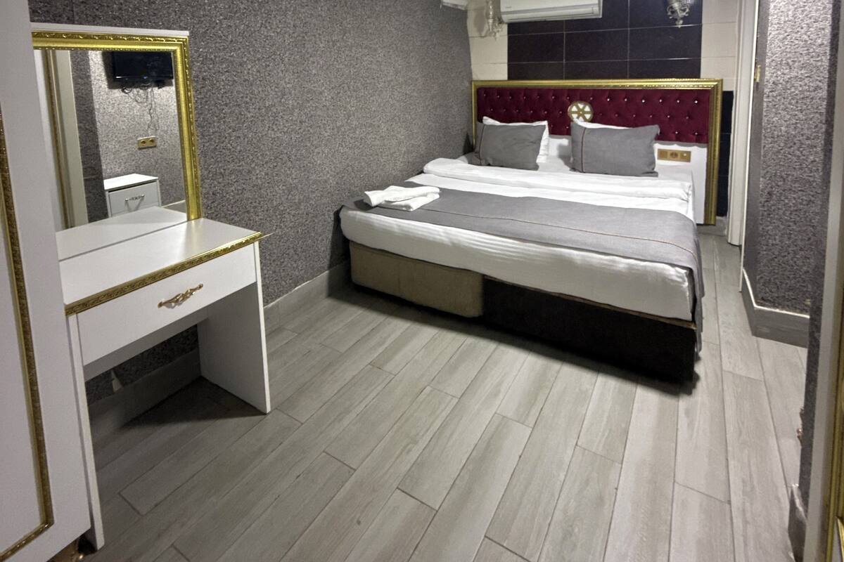 Economy Double Room, No Windows, Basement Floor | 迷你吧、隔音、免费 WiFi、床单
