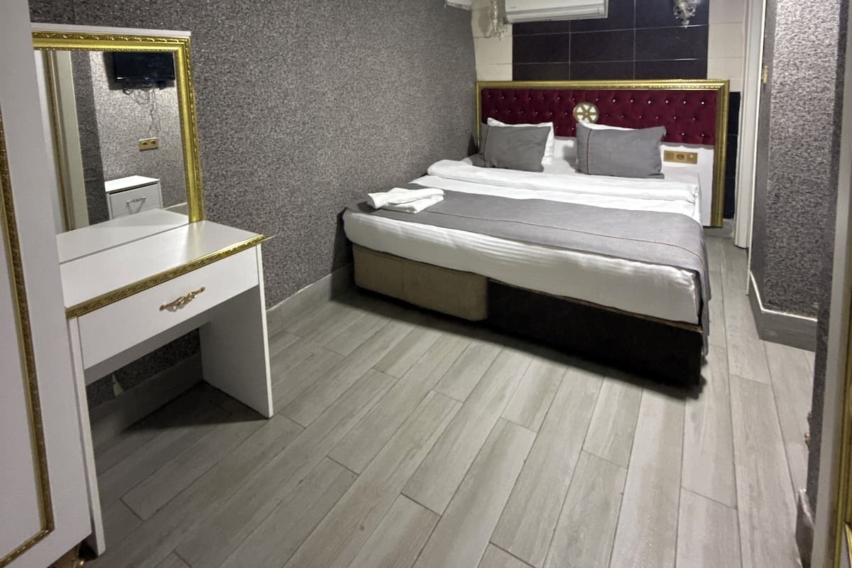 Economy Double Room, No Windows, Basement Floor | Minibar, soundproofing, free WiFi, bed sheets