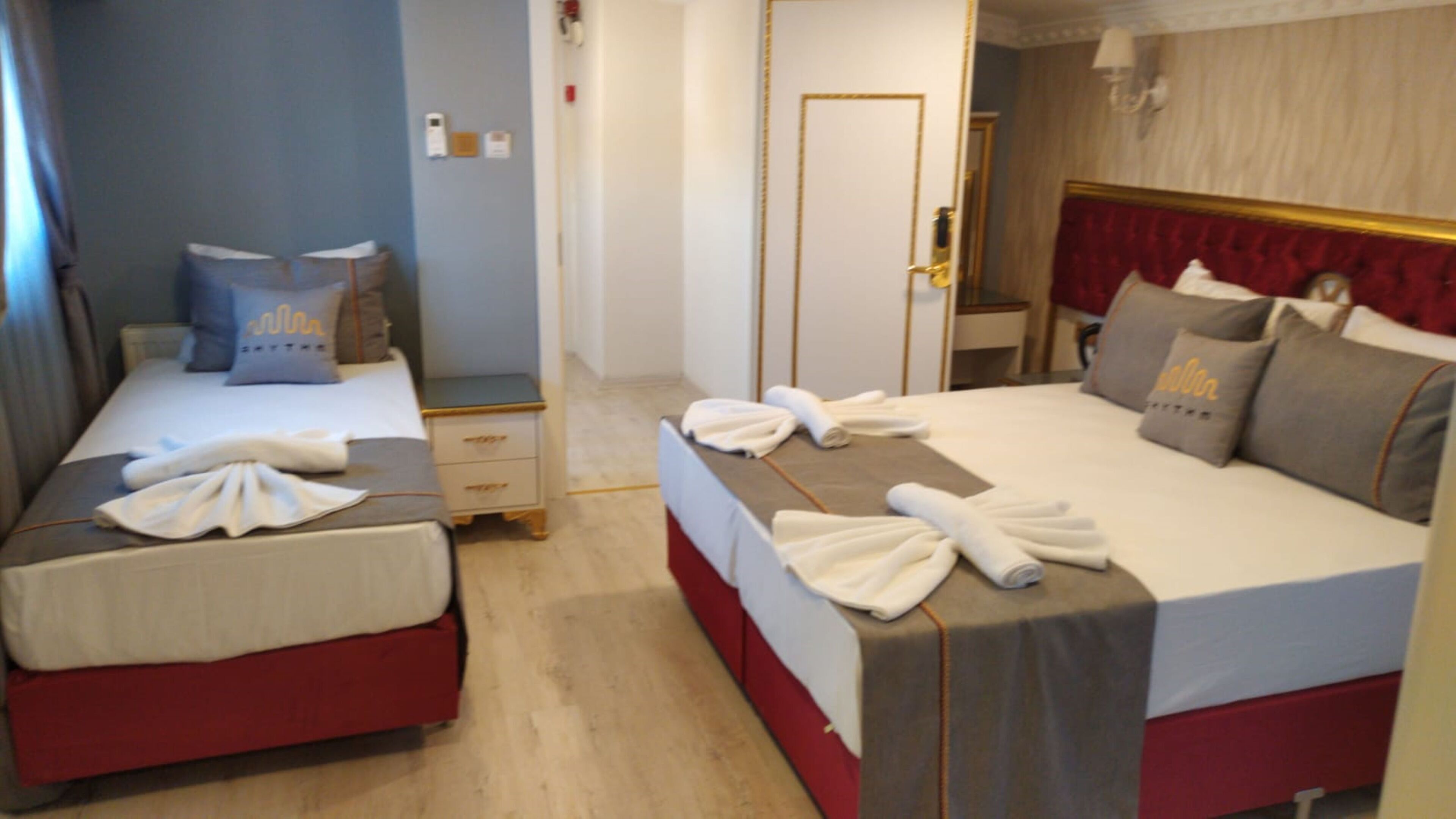 Kamar Triple Desain | Minibar, kedap suara, Wi-Fi gratis, dan seprai linen