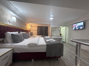 Deluxe Family Room | Minibar, soundproofing, free WiFi, bed sheets - Rhythm Hotel (Istanbul)