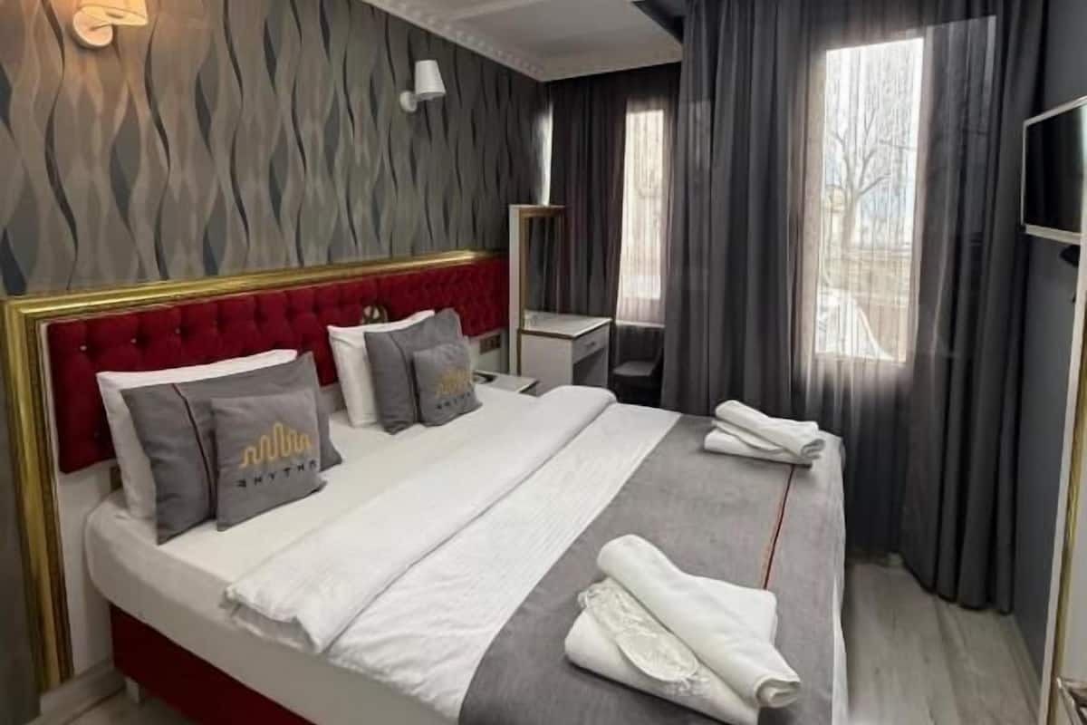 Design Double or Twin Room | Minibar, soundproofing, free WiFi, bed sheets