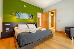 3 chambres, fer et planche à repasser, lit parapluie, Wi-Fi gratuit