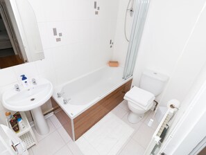 Cottage, 2 Bedrooms | Bathroom | Free toiletries, hair dryer, towels - Seaview Cottage (Dundee)