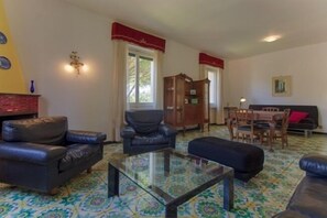 Apartment, 3 Bedrooms | Living area | TV, fireplace - Michelle (Rapallo)