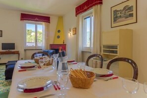 Appartement, 3 slaapkamers | Dineren in de kamer