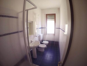 Apartment, 1 Schlafzimmer | Badezimmer | Dusche, Regendusche, Haartrockner, Handtücher