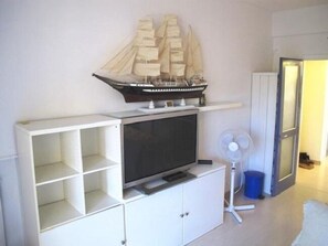 Apartment, 2 Bedrooms | Television