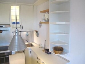 Apartment, 2 Schlafzimmer | Wohnbereich | Fernseher