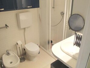 Apartment, 2 Schlafzimmer | Badezimmer