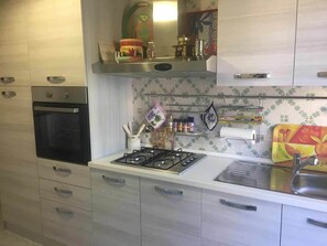 Apartment, 3 Schlafzimmer | Eigene Küche | Großer Kühlschrank, Mikrowelle, Ofen, Herdplatte