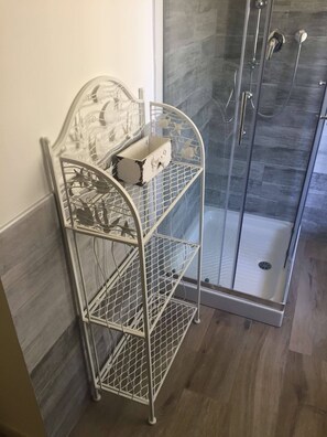 Studio | Badezimmer | Dusche, Regendusche, Haartrockner, Bidet