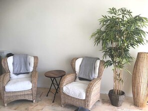 Apartment, 3 Schlafzimmer | Wohnbereich | Fernseher