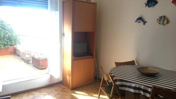 Căn hộ, 1 phòng ngủ | Khu vực ăn uống tại phòng