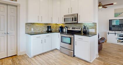 Shared Pool, Boardwalk to Beach, Golf Cart Included, Pet Friendly