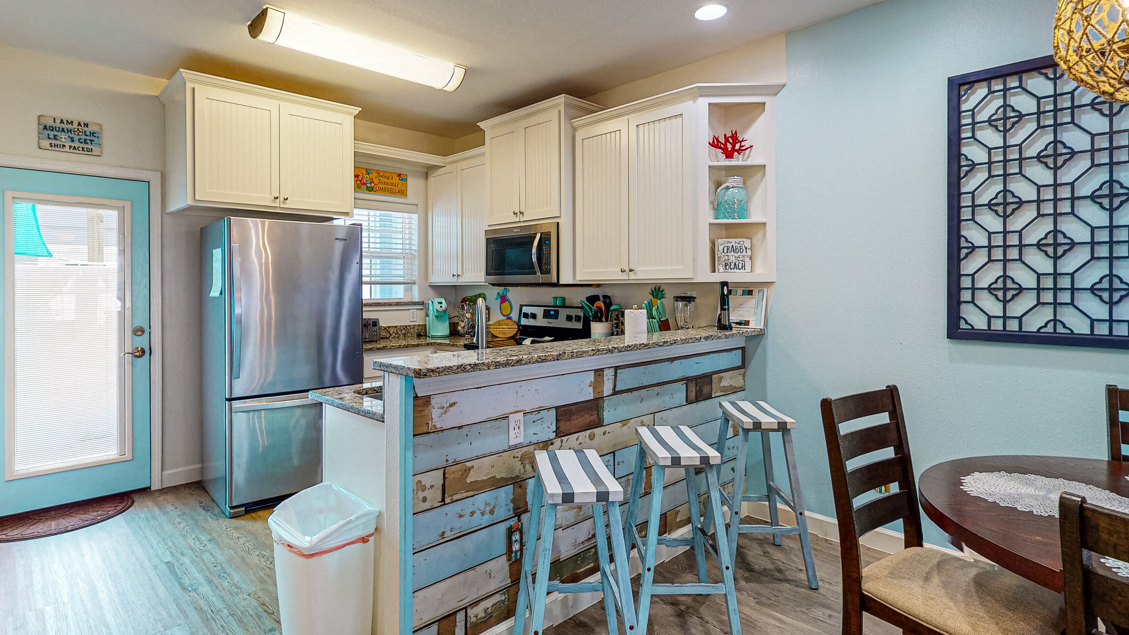 ثلاجة، ميكروويف، فرن، موقد طهي مسطح