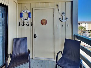 Property grounds - Spacious w/ Large Deck Overlooking The Pool! Beach Access! (Tybee Island)