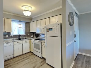 Fridge, microwave, oven, stovetop - Spacious w/ Large Deck Overlooking The Pool! Beach Access! (Tybee Island)