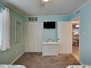 2 bedrooms, iron/ironing board, Internet, bed sheets