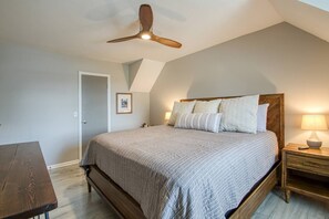 4 bedrooms, iron/ironing board, travel crib, WiFi - Lagoona Matata (private pool + dock) (Savannah)