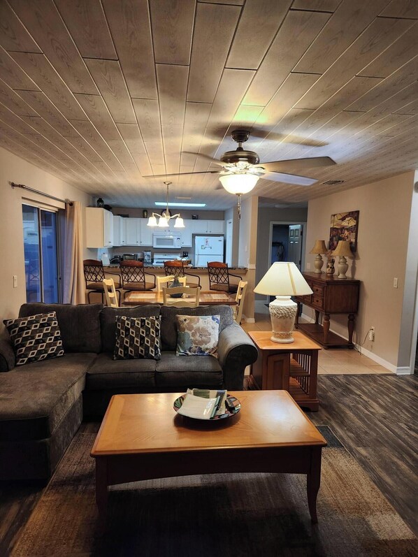 Smart TV, DVD player