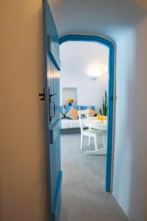Interior - Bonita Santorini Cave: Stay in a Dreamy Cave House in the Heart of Santorini! (Kamari)
