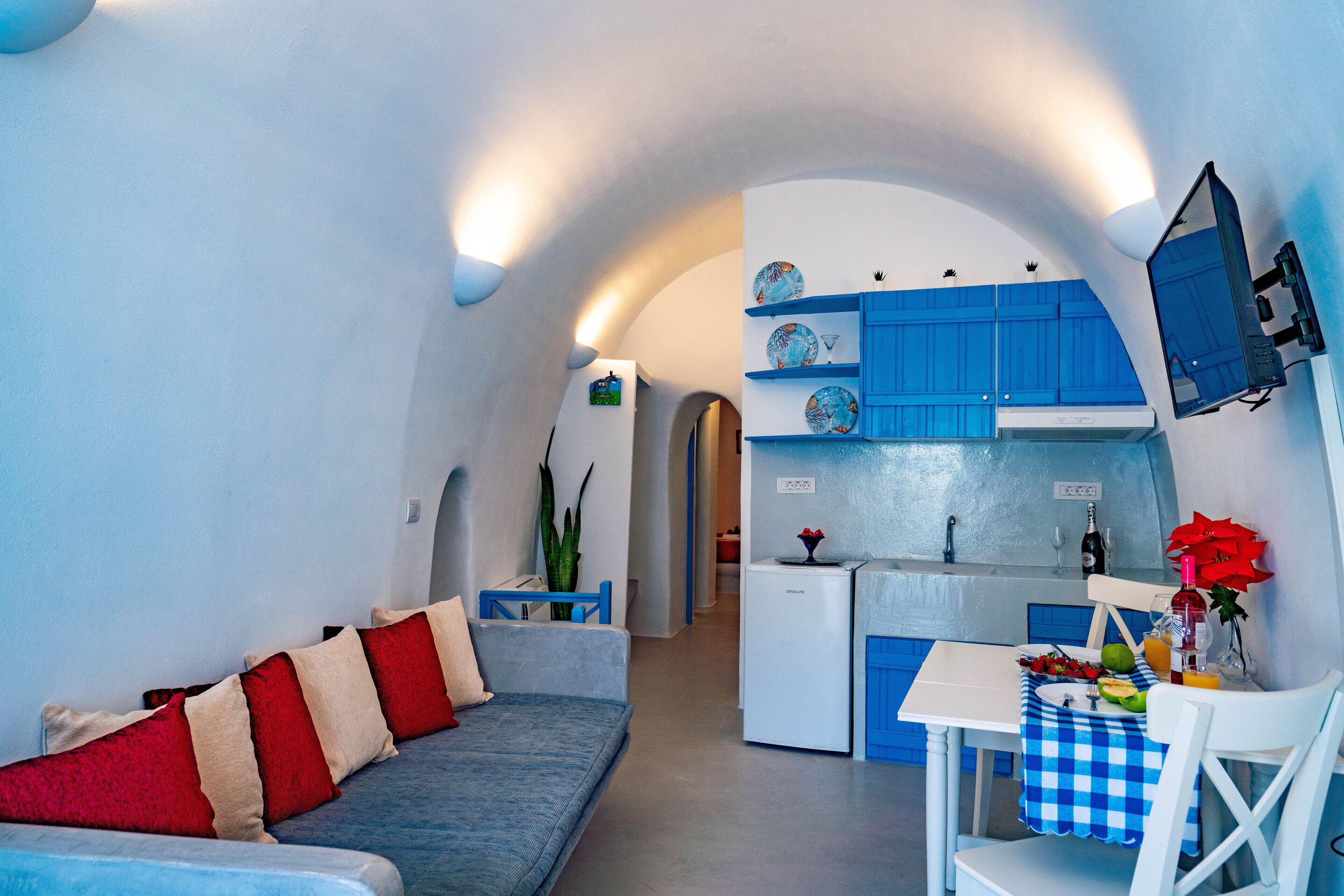 Älytelevisio, kirjoja, tulostin