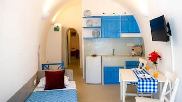 2 bedrooms, in-room safe, desk, iron/ironing board