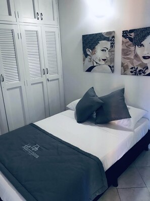Apartamento panorámico | 2 dormitorios, wifi gratis, ropa de cama