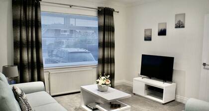 Great views to one of Scotland's biggest tourist attractions, Wallace Monument.