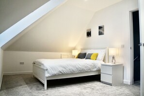 3 bedrooms, soundproofing, iron/ironing board, travel crib - Great views to one of Scotland's biggest tourist attractions, Wallace Monument. (Stirling)