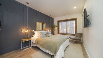 3 bedrooms, travel crib, free WiFi, bed sheets