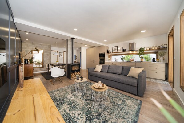 Smart TV, fireplace - House with two rooms (Braga)