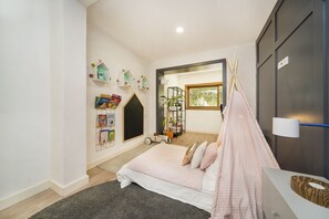 3 slaapkamers, reisbedje, gratis wifi, beddengoed