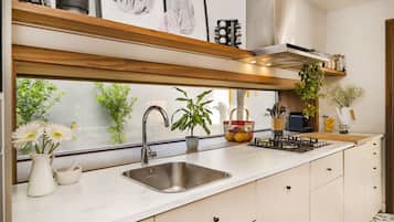 Fridge, microwave, oven, stovetop