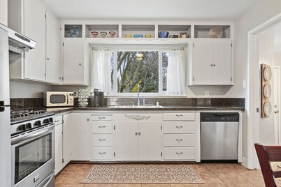 Entire House on Robert St Close to Lodi Lake