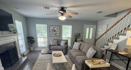 Sleepy Lagoon Cottage - On 30 lush acres & just minutes from Downtown Covington!